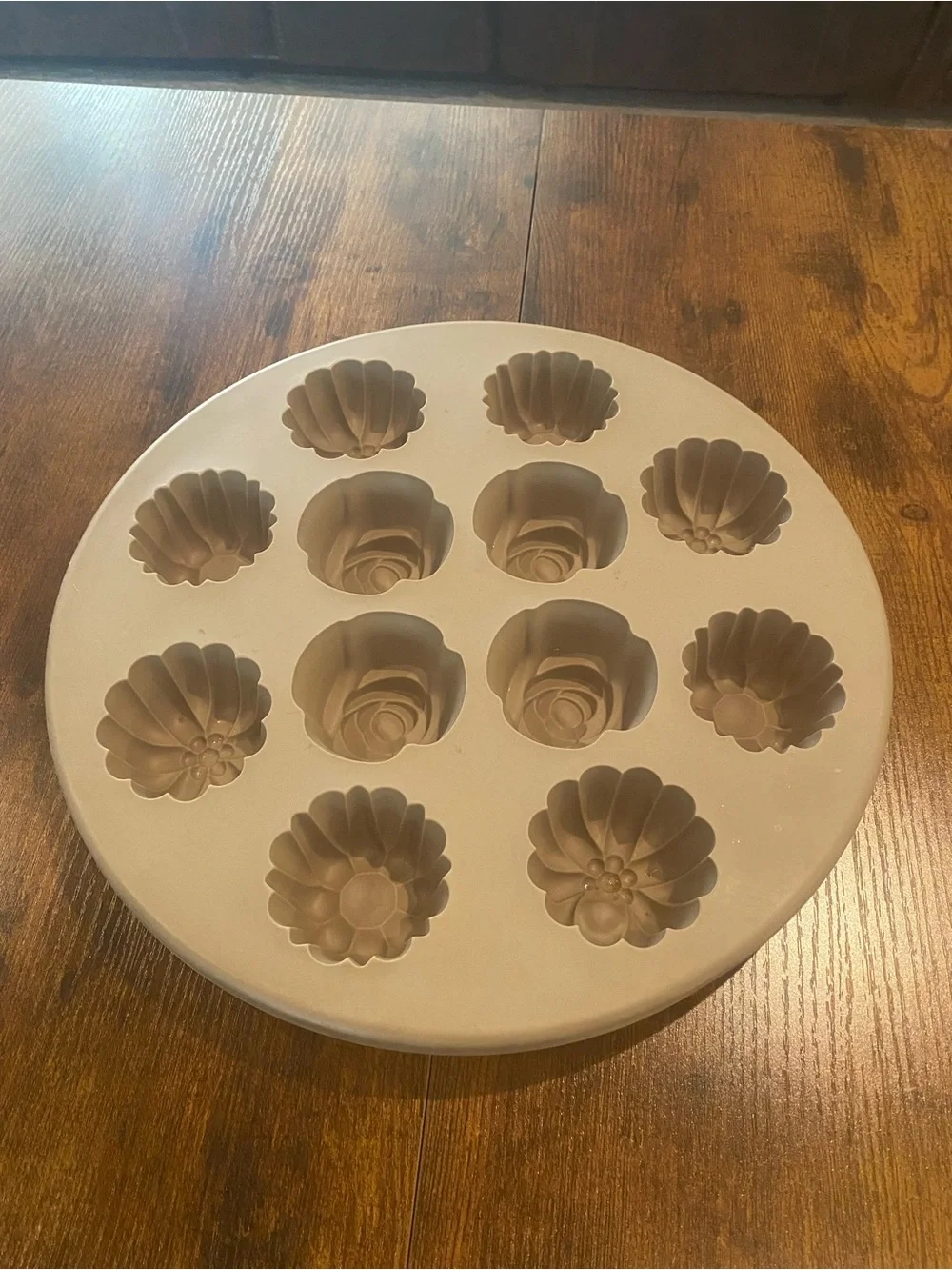 Pampered Chef Taupe Floral Silicone Mini Mold - 12 Cavity